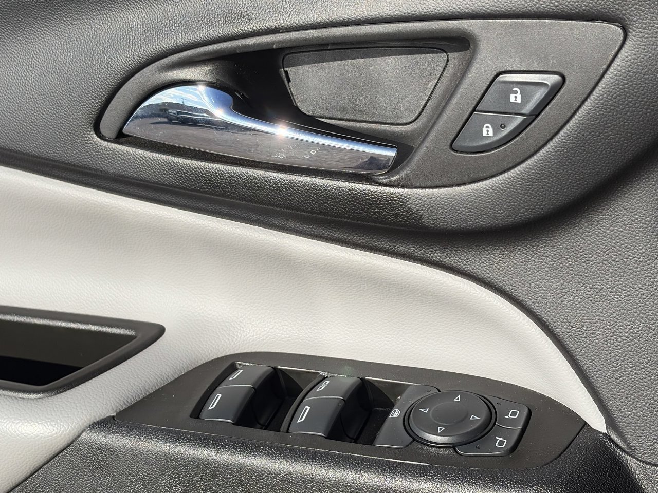 Used 2024 Chevrolet Equinox LS w/ LS Convenience Package FWD image 20