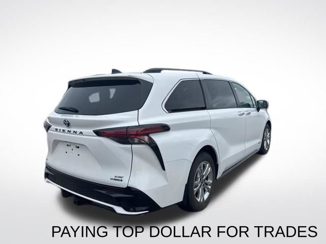 Used 2021 Toyota Sienna Limited image 12