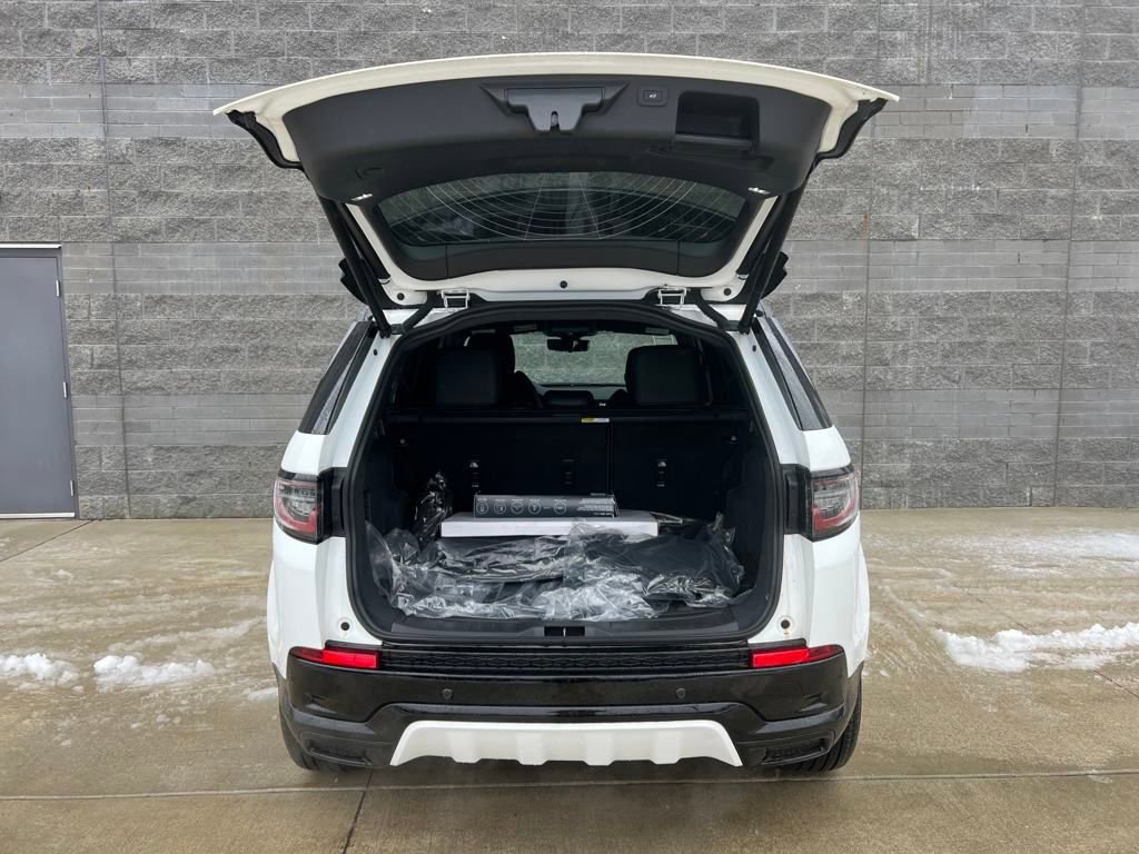 Used 2025 Land Rover Discovery Sport Dynamic SE image 11