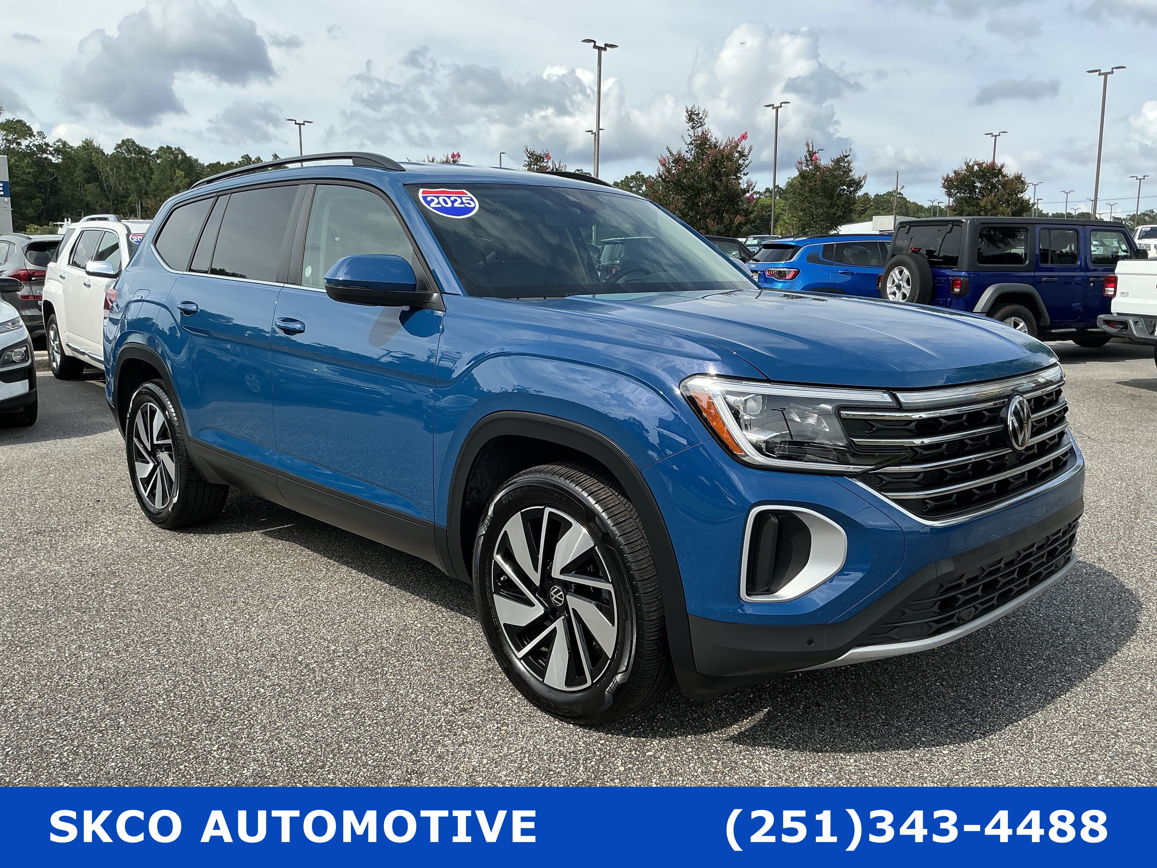 Used 2025 Volkswagen Atlas SE AWD/4WD image 7