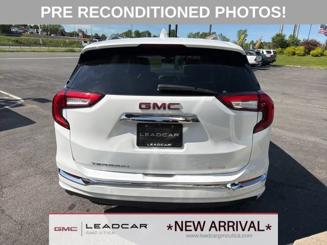 Used 2023 GMC Terrain Denali w/ Denali Premium Package AWD/4WD image 4