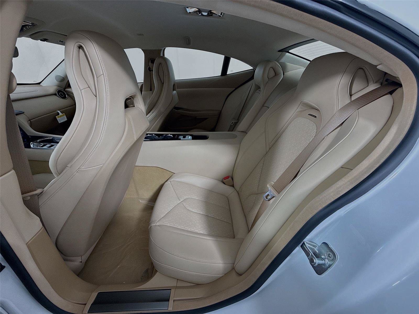 New 2025 Karma Revero Luxury RWD image 16