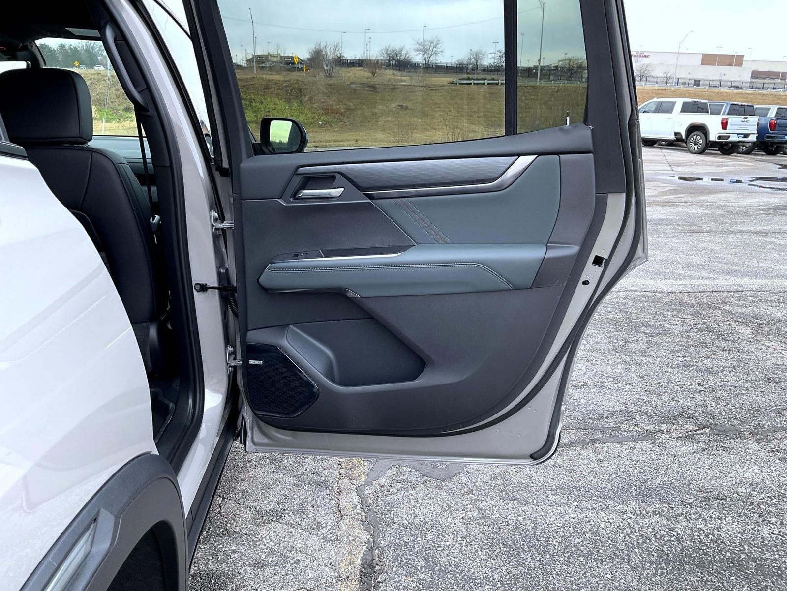 New 2026 GMC Acadia AT4 w/ Luxury Package image 17