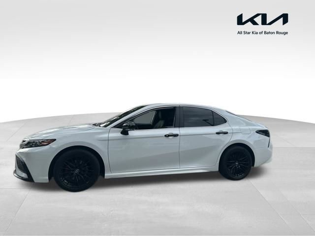 Used 2022 Toyota Camry SE FWD image 1