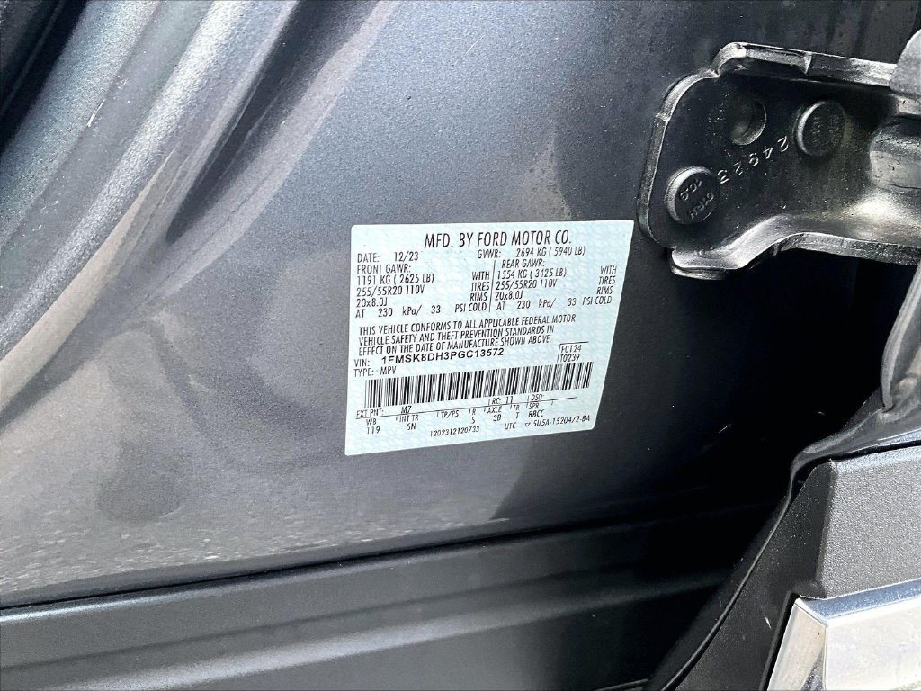 Used 2023 Ford Explorer XLT w/ Equipment Group 202A AWD/4WD image 37