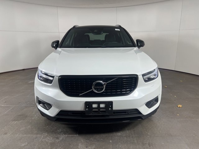 Used 2022 Volvo XC40 T5 R-Design w/ Advanced Package image 2