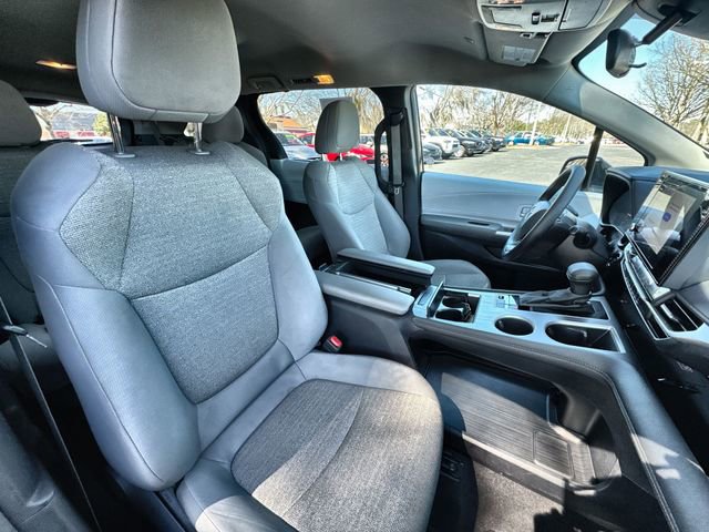 Used 2025 Toyota Sienna LE image 33