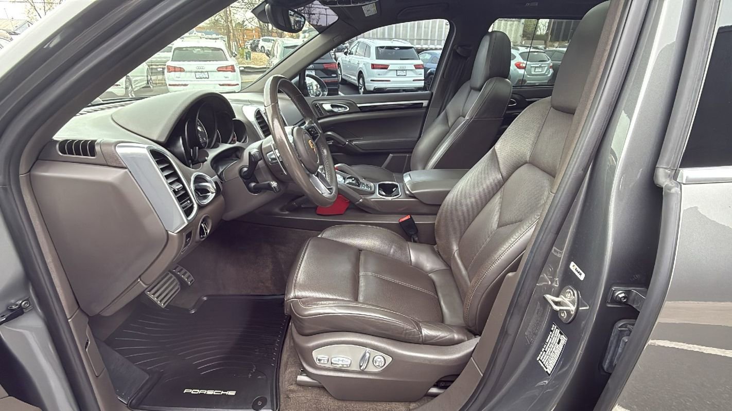 Used 2015 Porsche Cayenne S image 10
