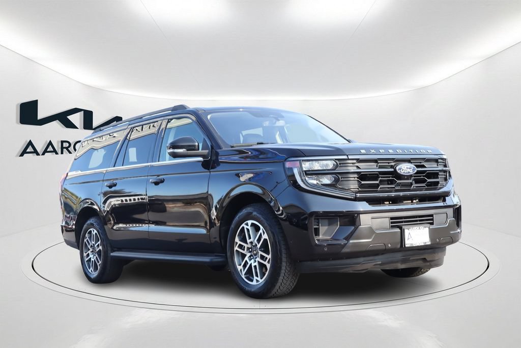 Used 2025 Ford Expedition Max Active AWD/4WD image 3