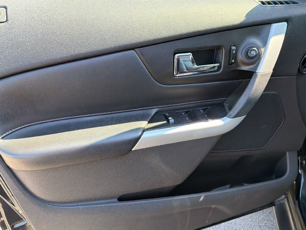 Used 2013 Ford Edge Limited FWD image 29