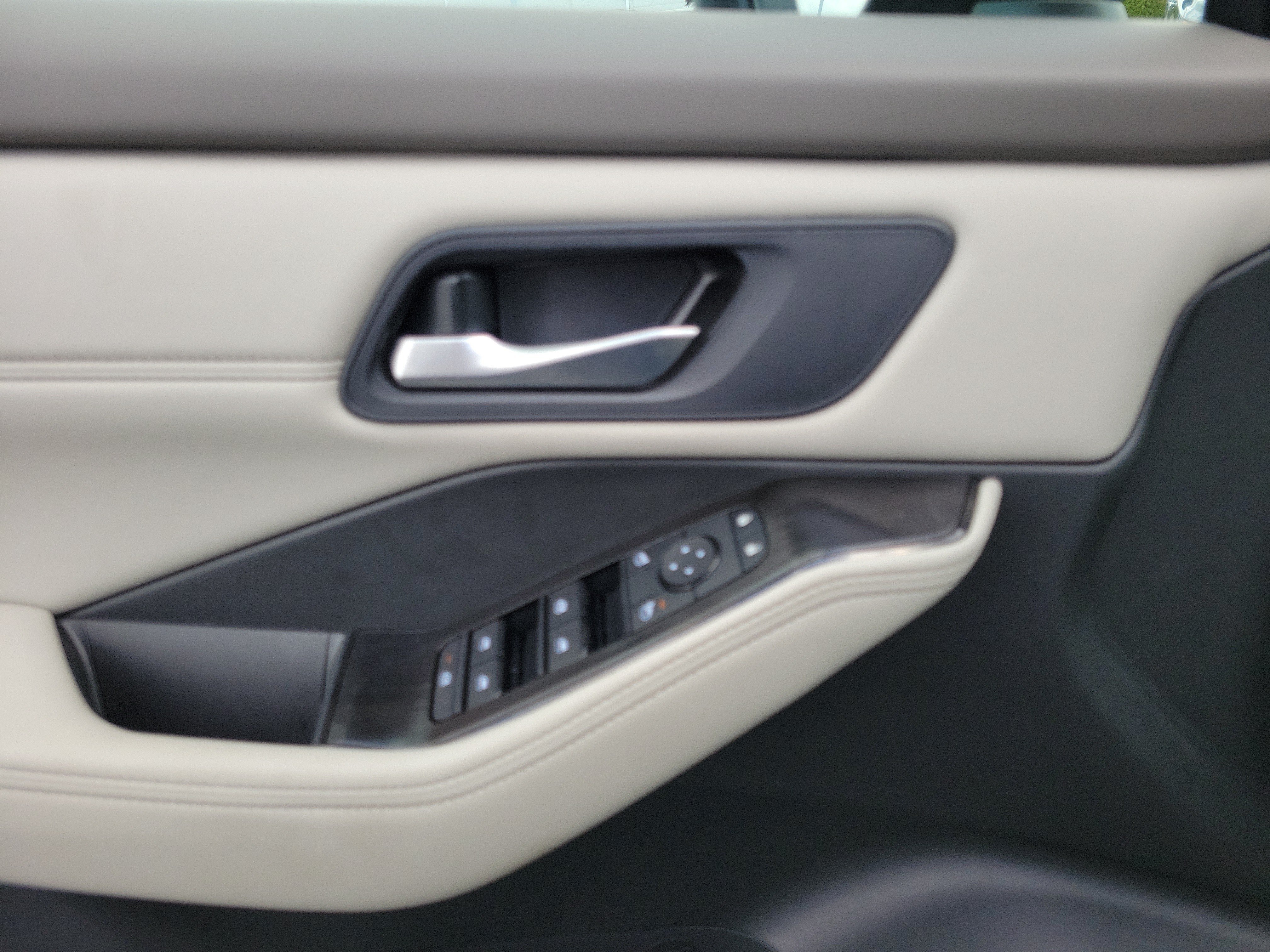 New 2026 Nissan Rogue Dark Armor AWD/4WD image 17