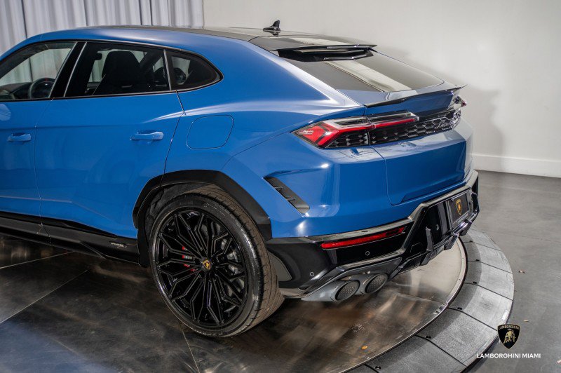 Used 2025 Lamborghini Urus SE image 22