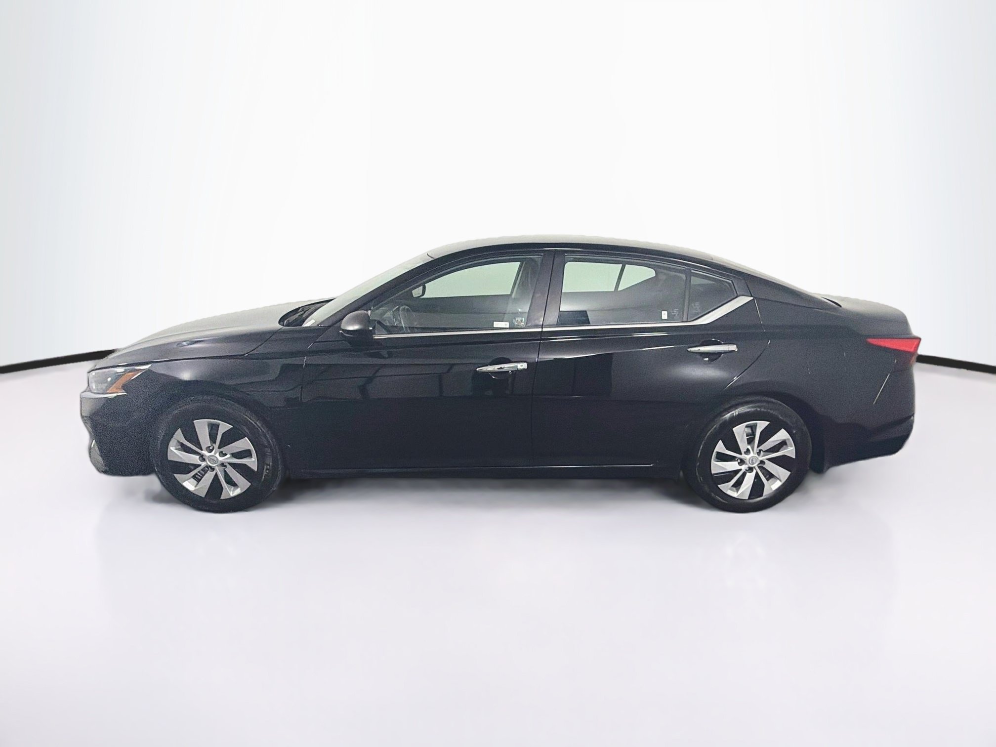 Used 2024 Nissan Altima 2.5 S FWD image 4