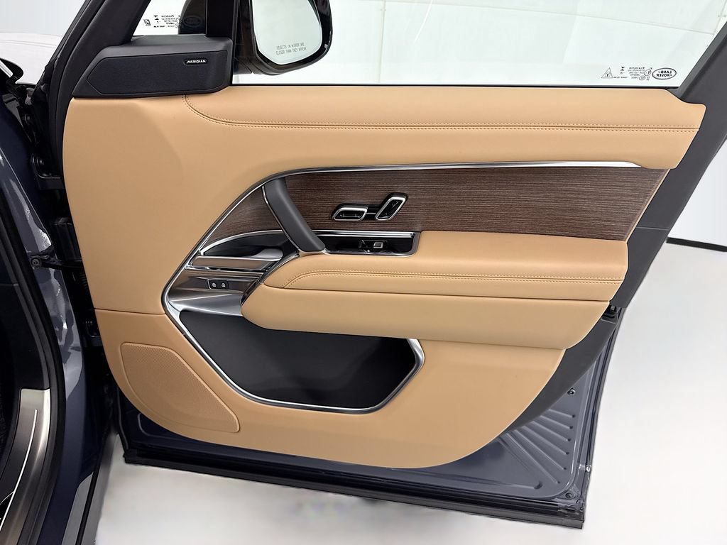New 2026 Land Rover Range Rover Long Wheelbase SE AWD/4WD image 25