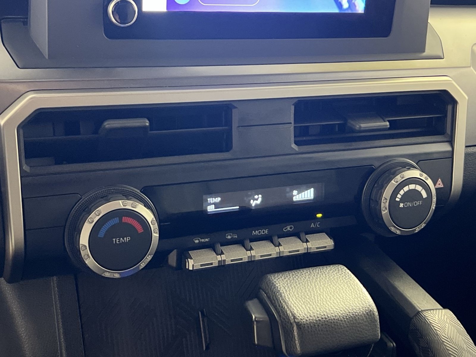 Used 2025 Toyota 4Runner SR5 AWD/4WD image 21