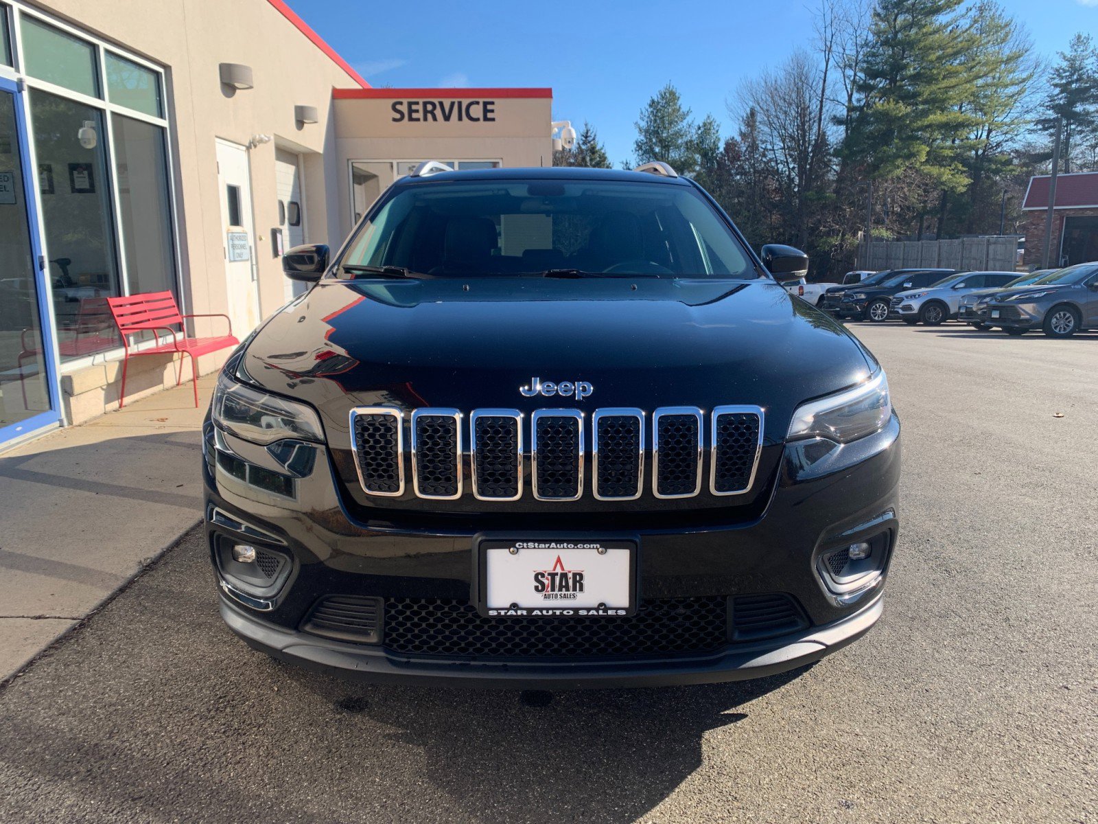 Used 2019 Jeep Cherokee Latitude Plus w/ Cold Weather Group image 2