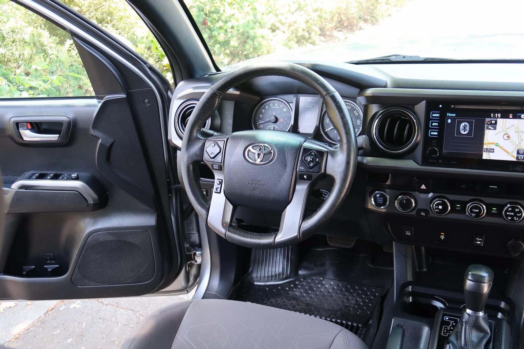 Used 2017 Toyota Tacoma TRD Off-Road w/ Tow Package AWD/4WD image 30