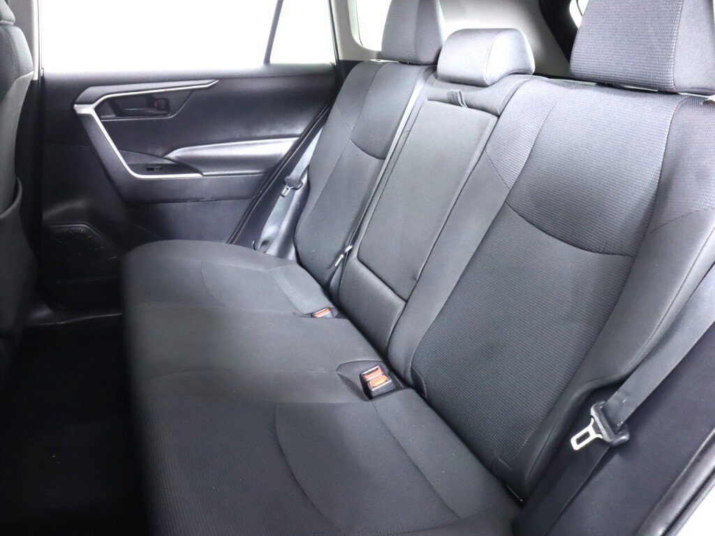 Used 2021 Toyota RAV4 LE image 31