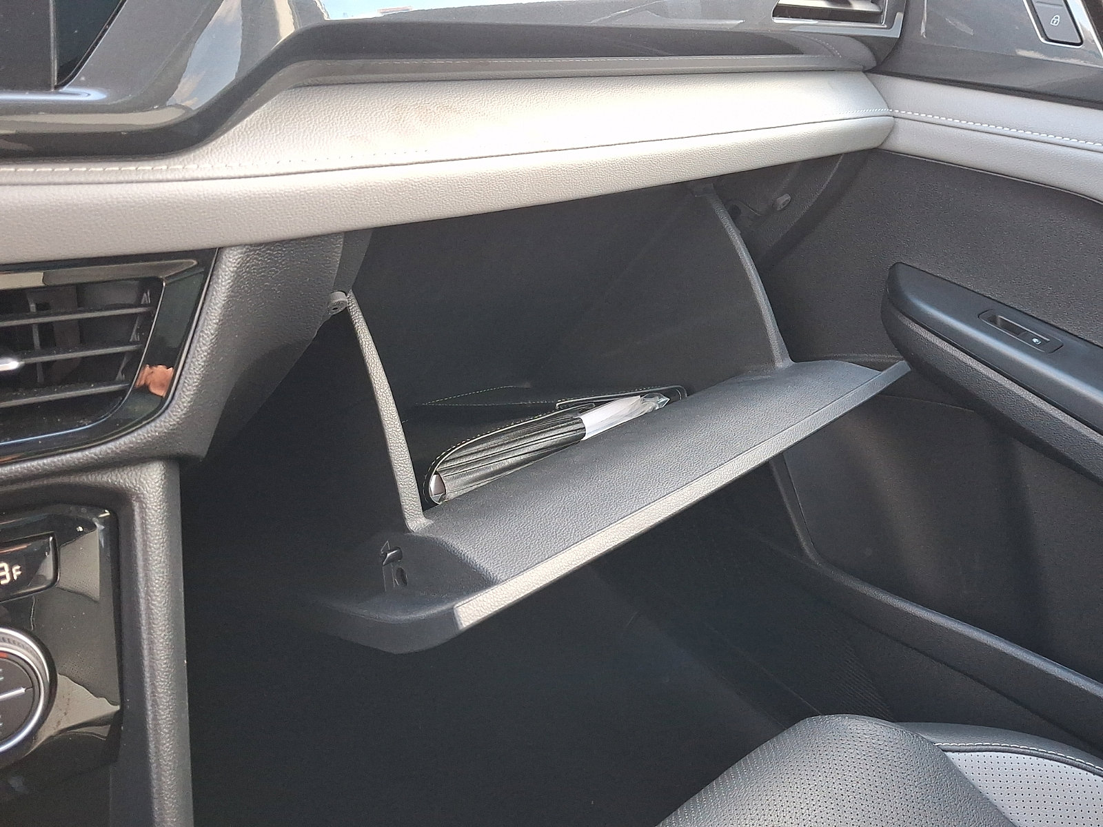 Used 2022 Volkswagen Taos SEL image 27