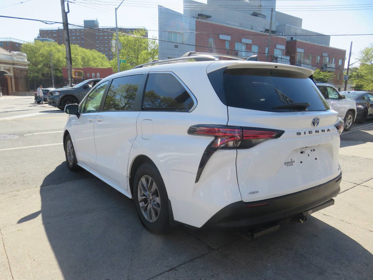 Used 2022 Toyota Sienna LE AWD/4WD image 5