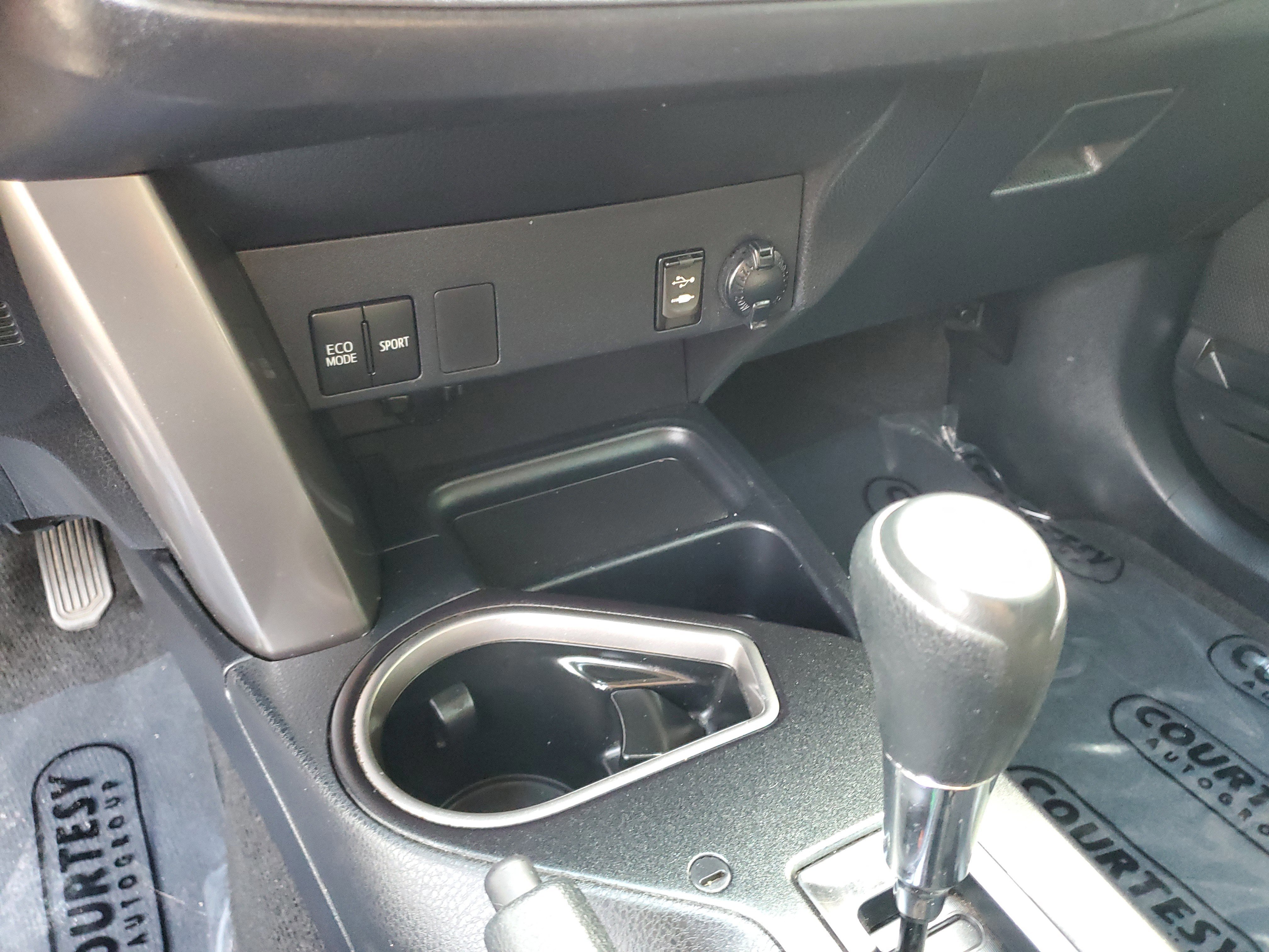 Used 2016 Toyota RAV4 LE image 20