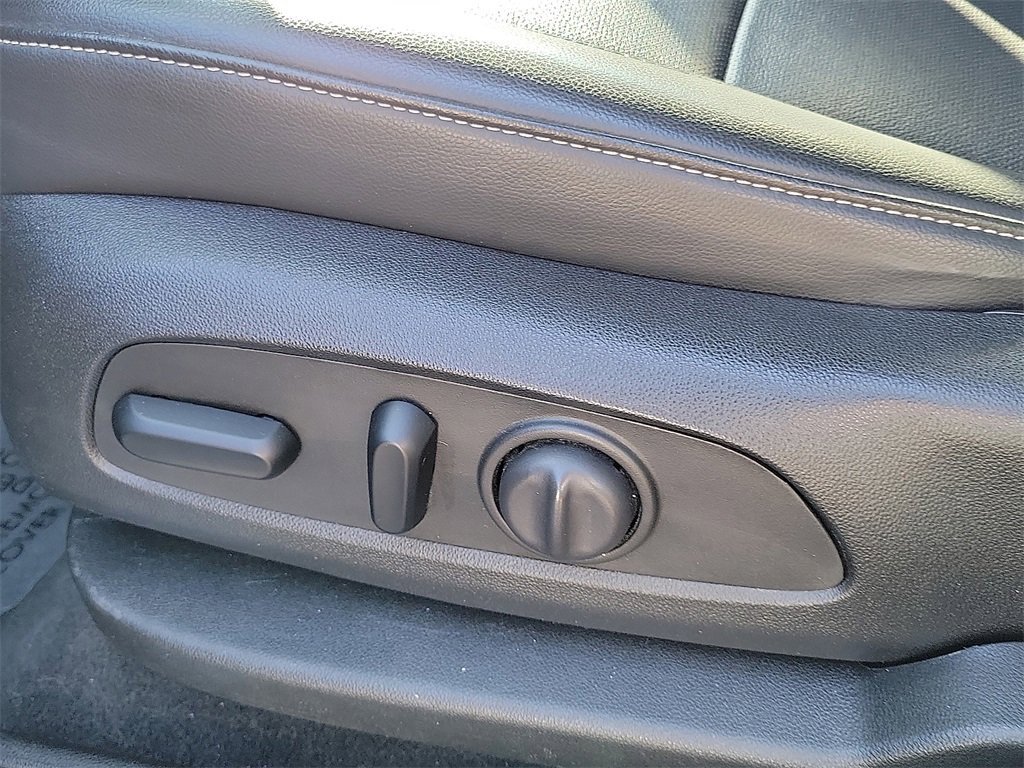 Used 2023 GMC Acadia SLT image 17