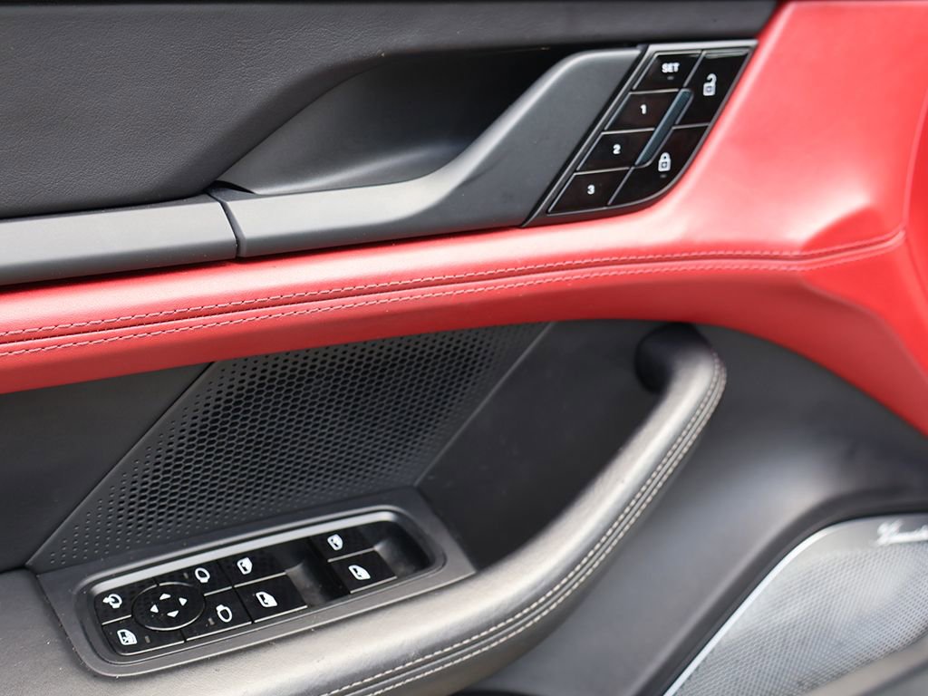 Used 2020 Porsche Taycan Turbo AWD/4WD image 38