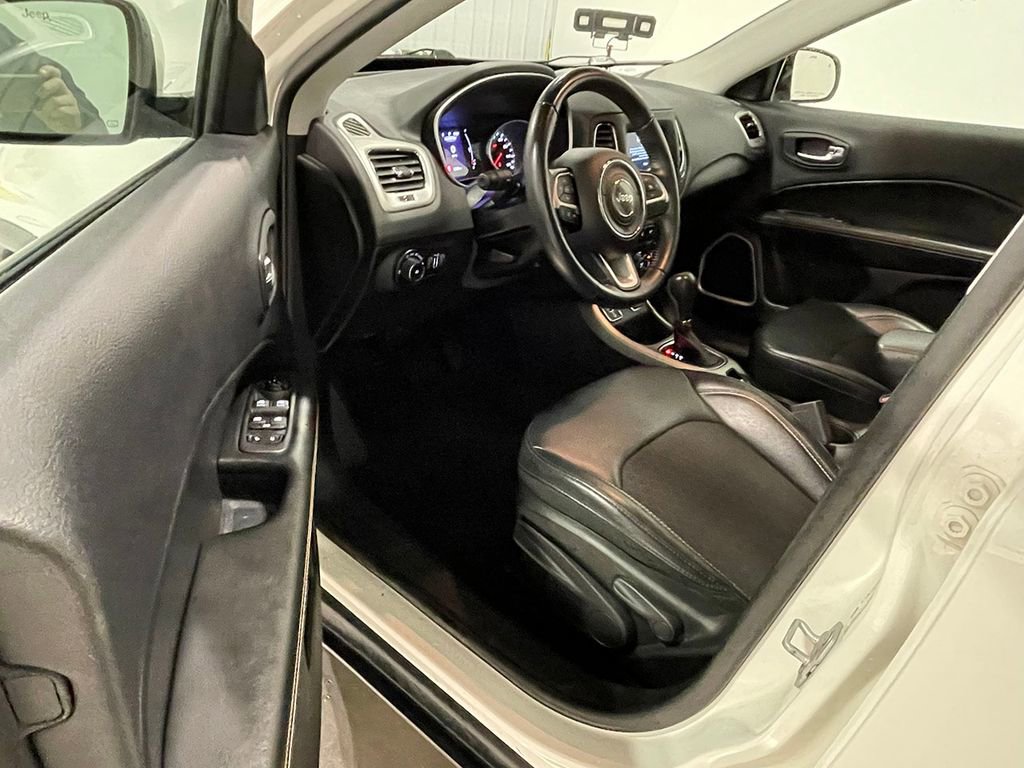Used 2019 Jeep Compass Latitude w/ Safety & Security Group image 17