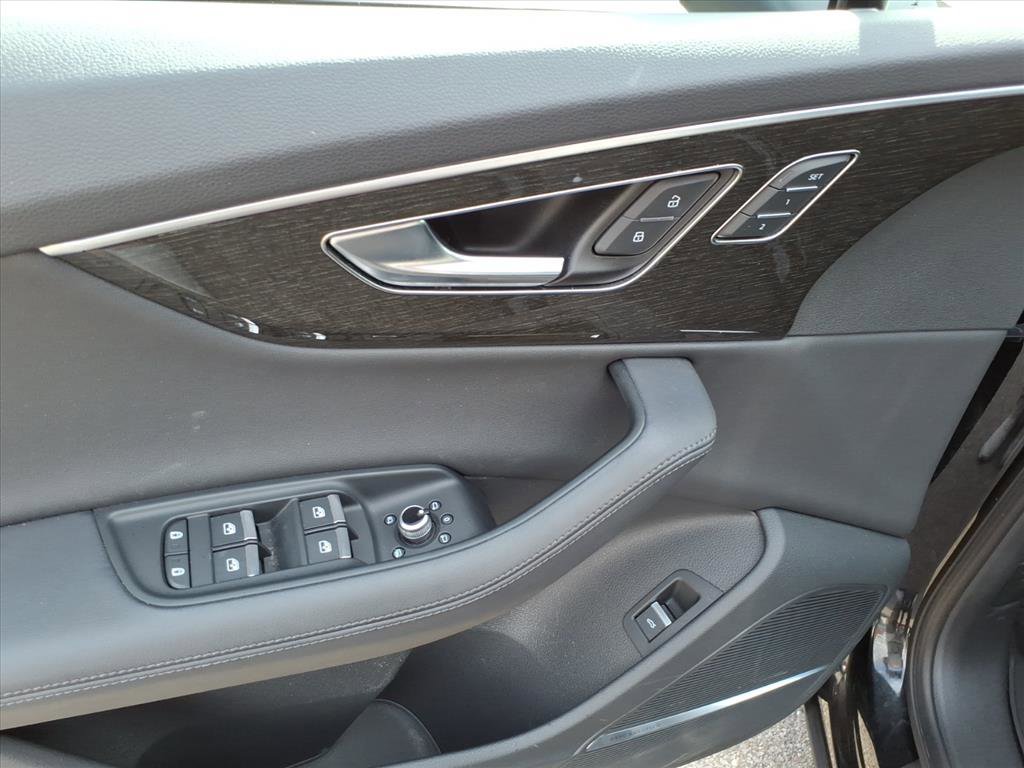 Used 2023 Audi Q7 3.0T Prestige image 13