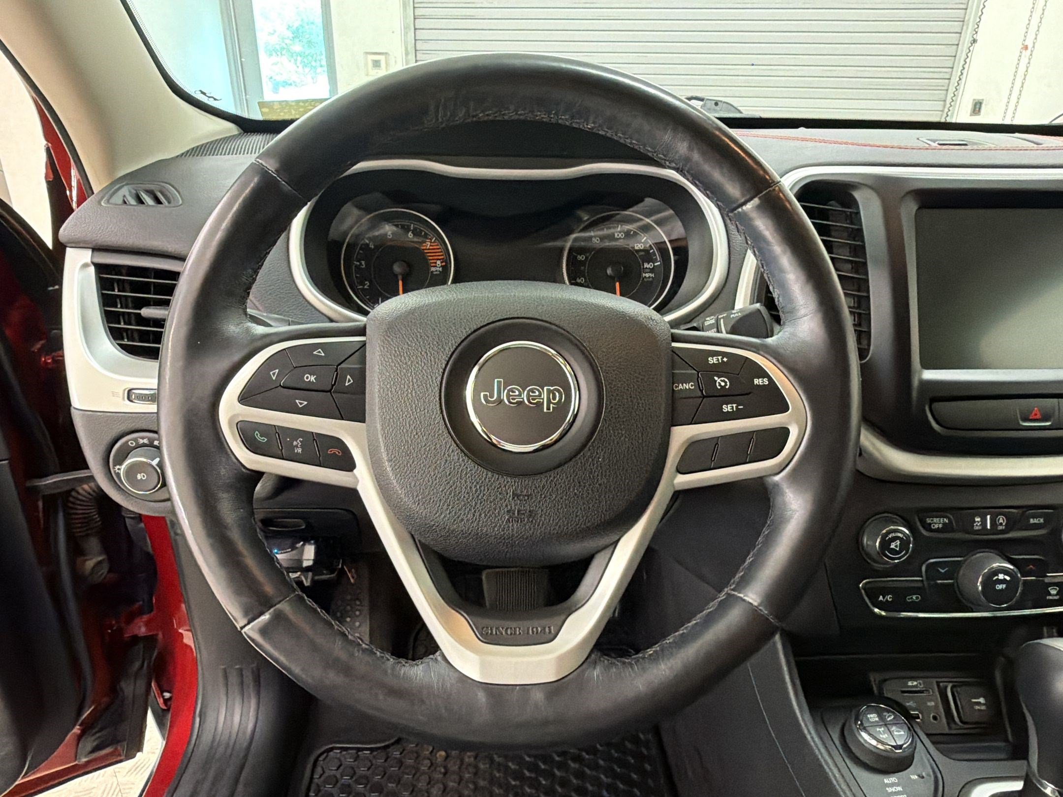 Used 2017 Jeep Cherokee Trailhawk w/ Cold Weather Group AWD/4WD image 11