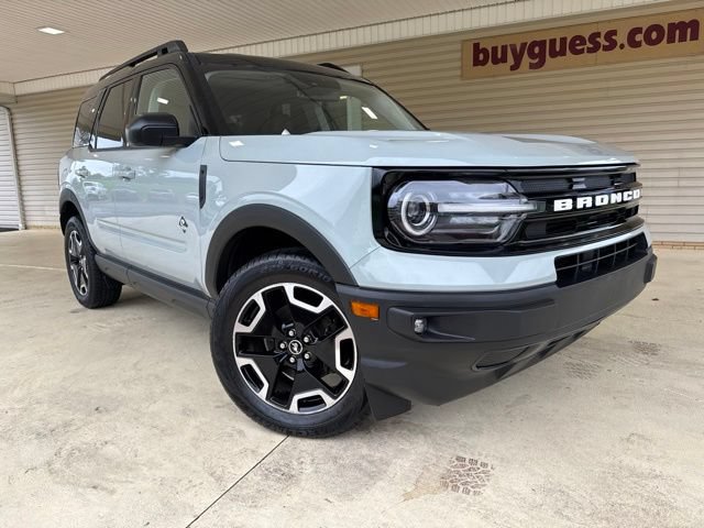 Used 2022 Ford Bronco Sport Outer Banks w/ Tech Package AWD/4WD image 2