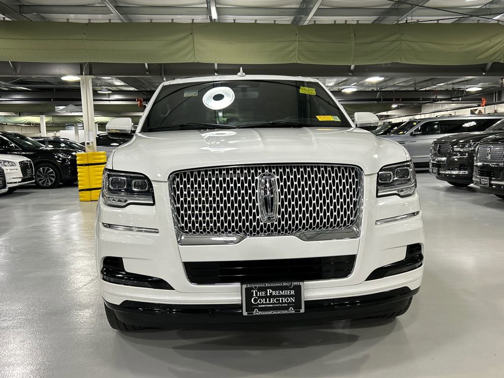 Used 2022 Lincoln Navigator L Reserve w/ Monochromatic Package AWD/4WD image 6