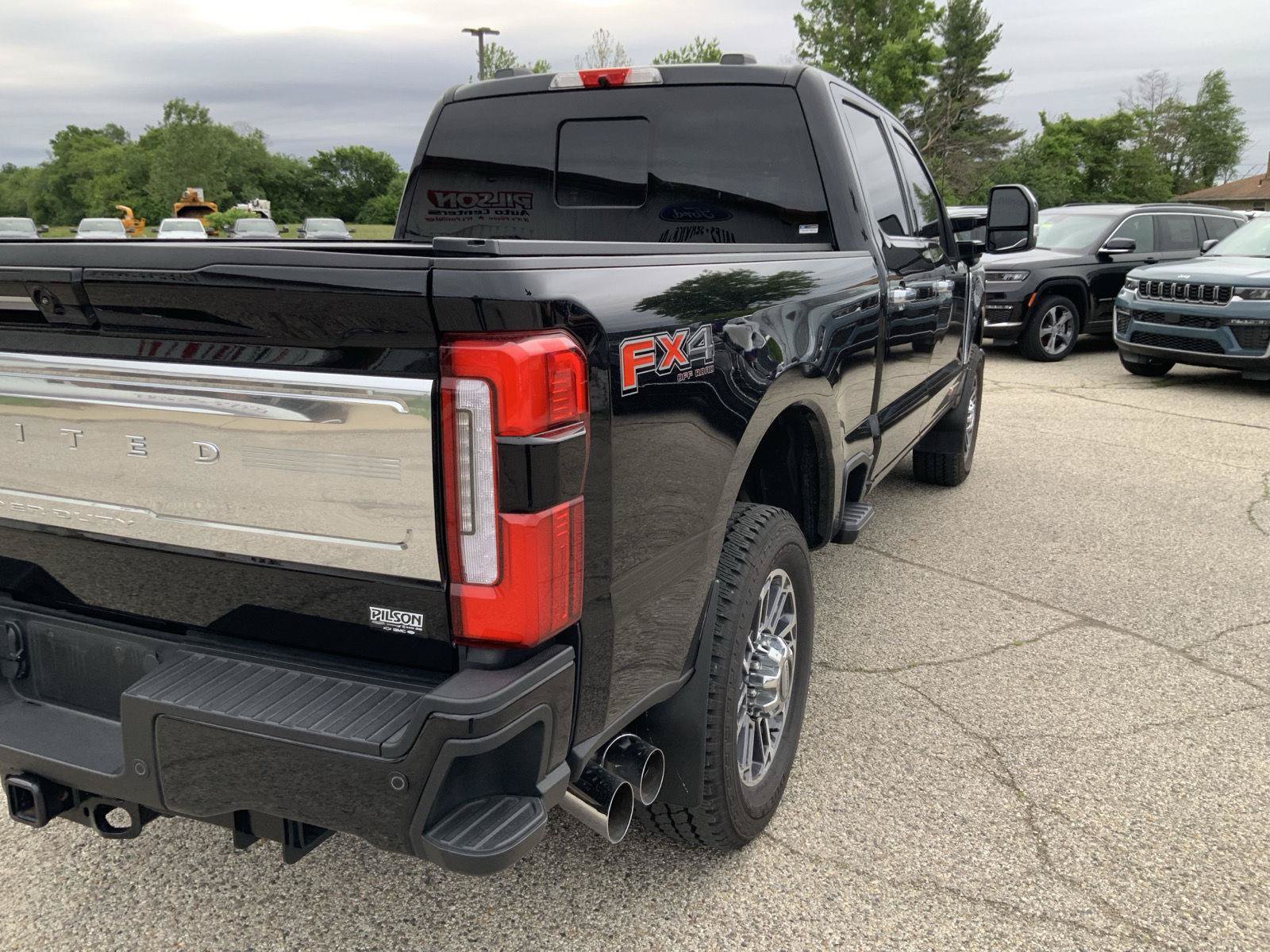 Used 2024 Ford F350 Limited w/ FX4 Off-Road Package AWD/4WD image 20