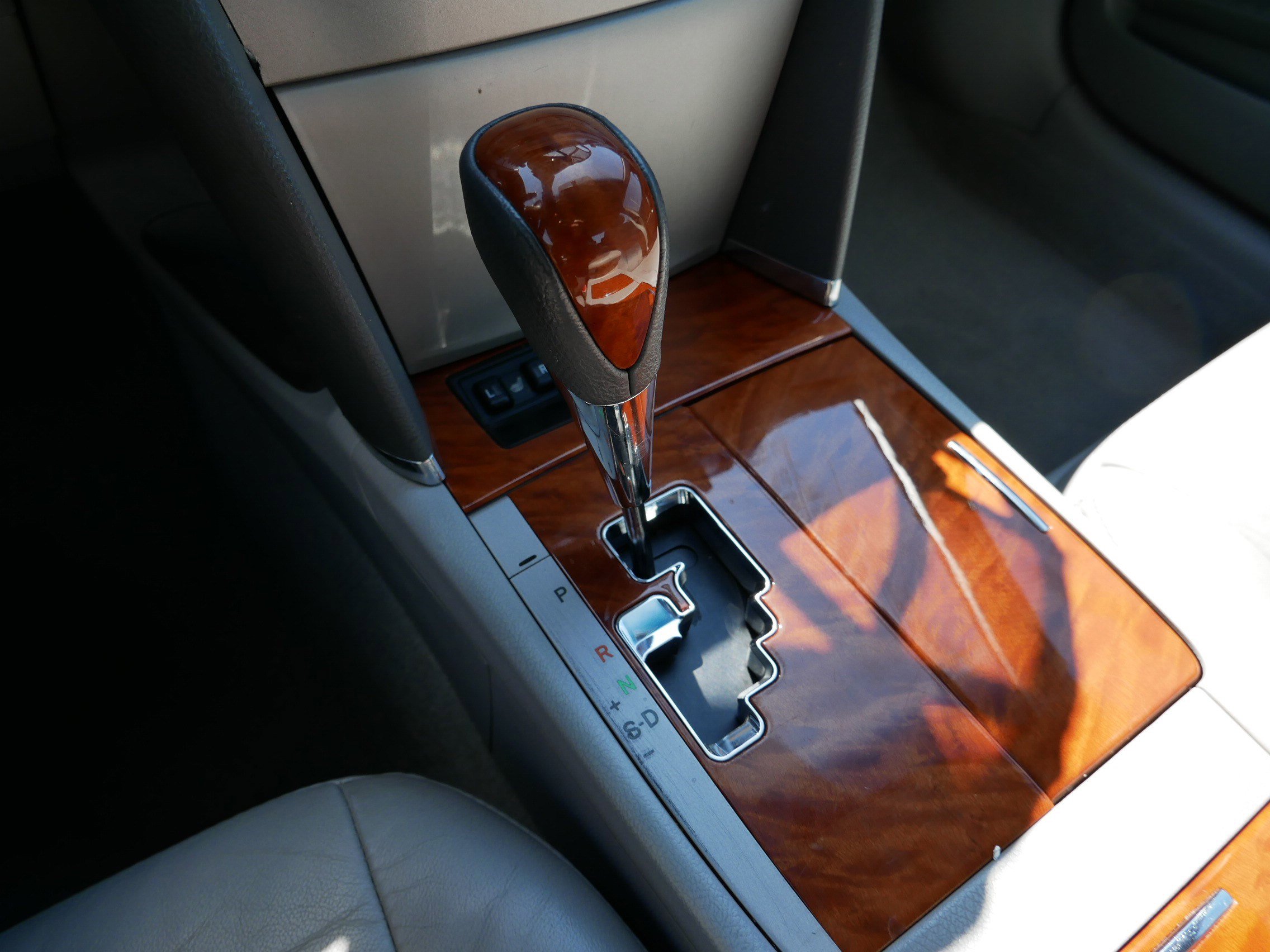 Used 2011 Toyota Camry XLE w/ SE/XLE Extra-Value Pkg image 24