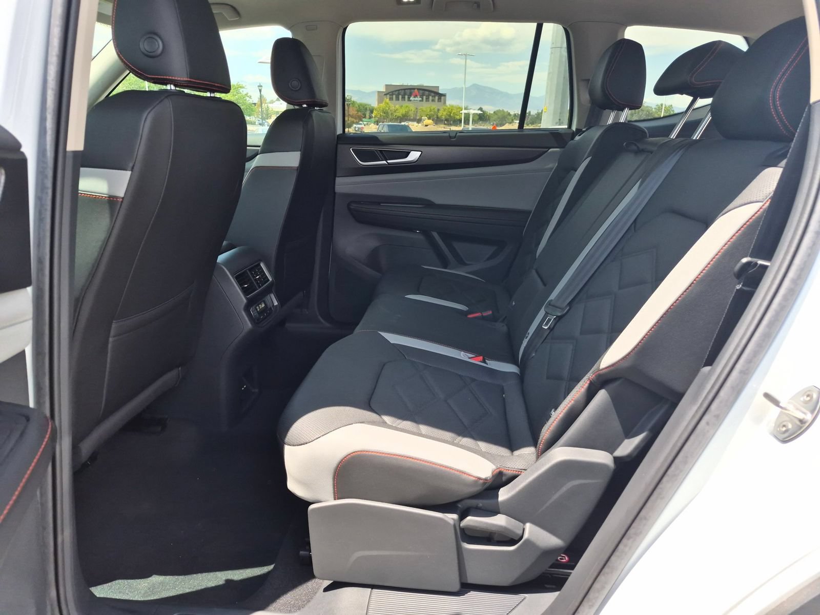 New 2026 Volkswagen Atlas Peak Edition AWD/4WD image 25