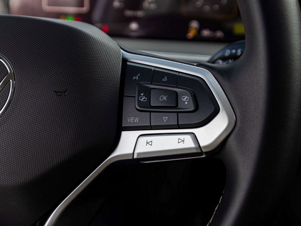 Used 2025 Volkswagen Tiguan SE image 24