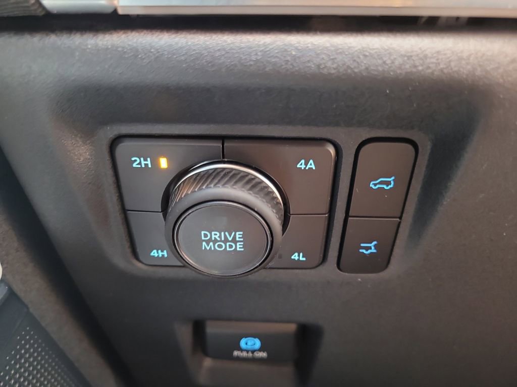 Used 2025 Ford Expedition Platinum w/ Driver's Package AWD/4WD image 31