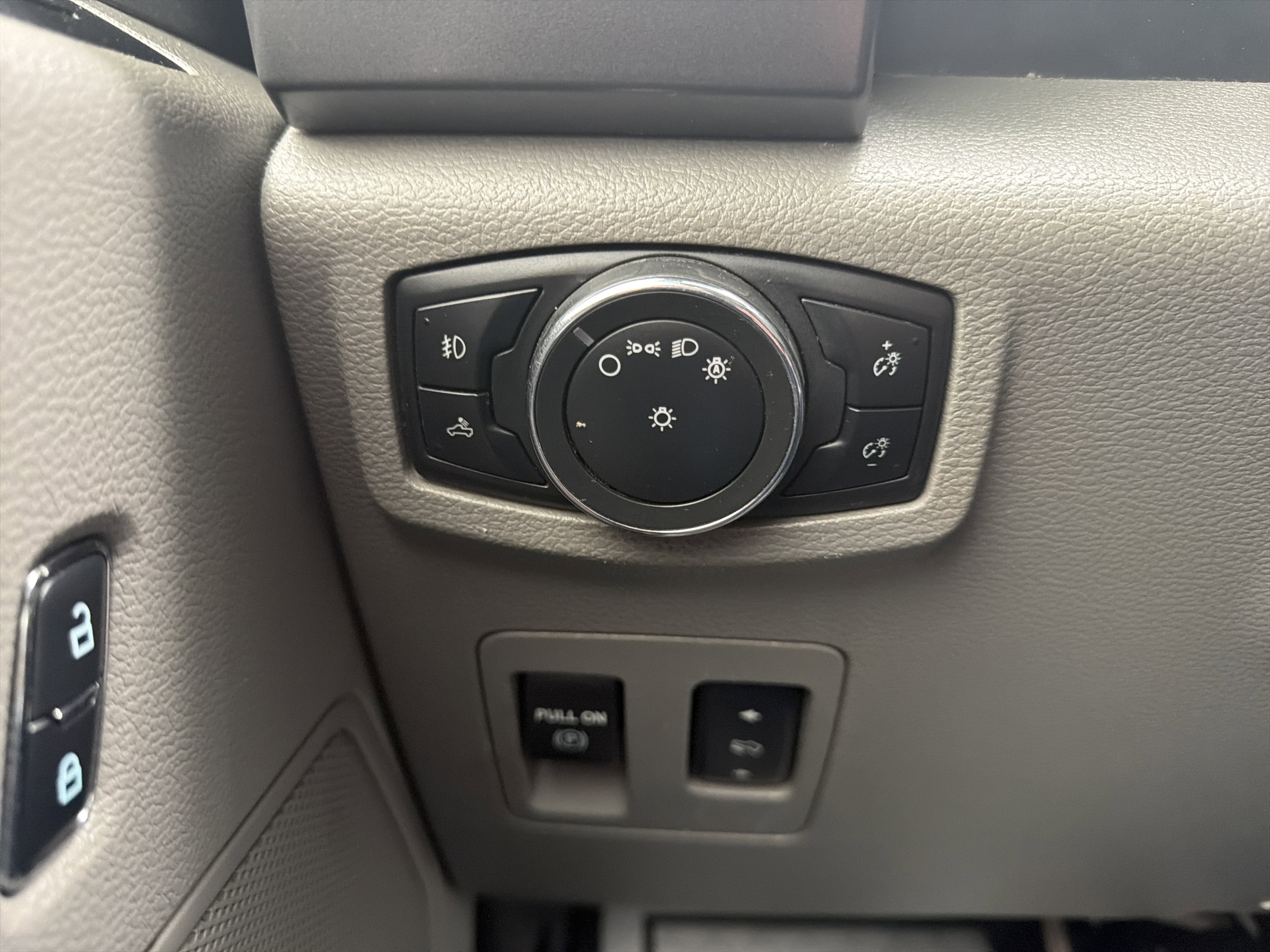 Used 2018 Ford F150 XLT w/ Equipment Group 302A Luxury AWD/4WD image 31
