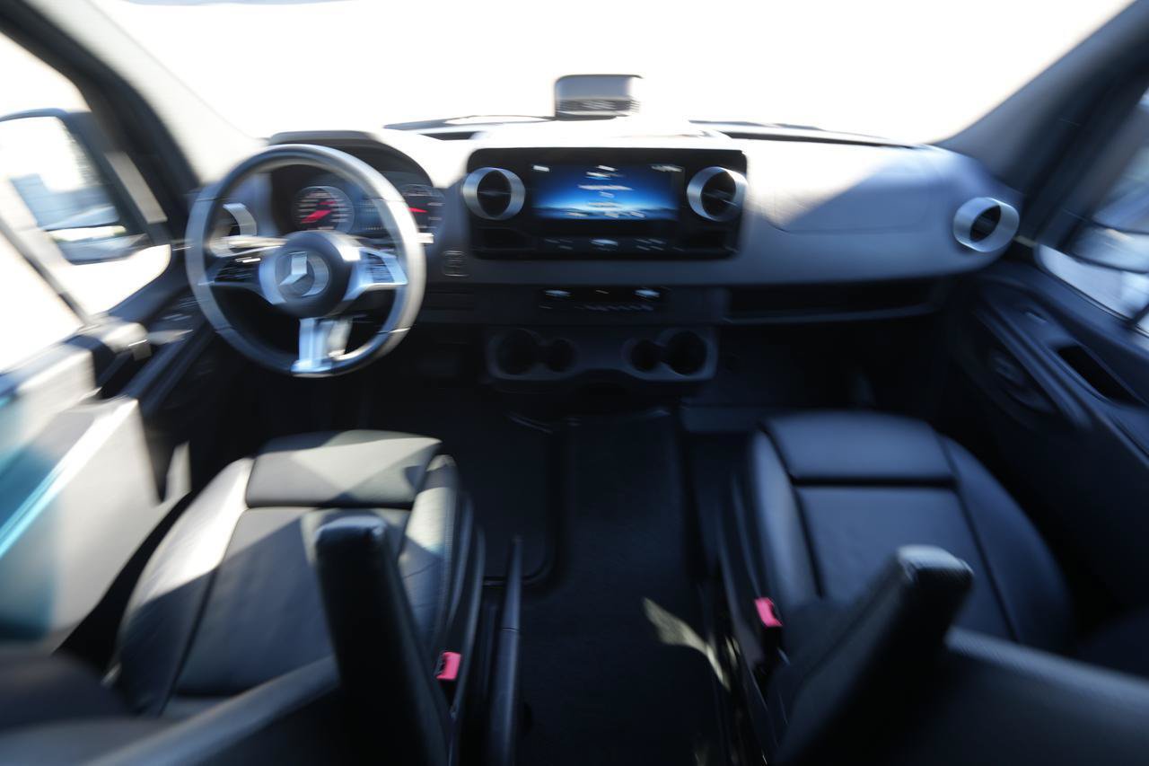Used 2025 Mercedes-Benz Sprinter 2500 image 10
