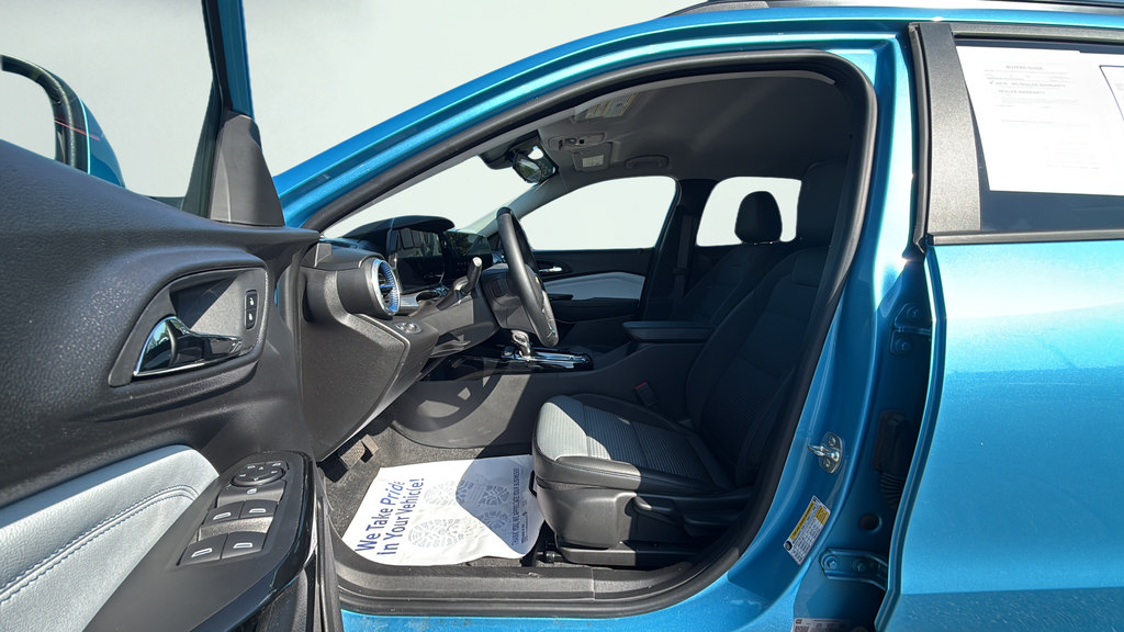 Used 2025 Chevrolet Trax LT w/ Driver Confidence Package FWD image 21