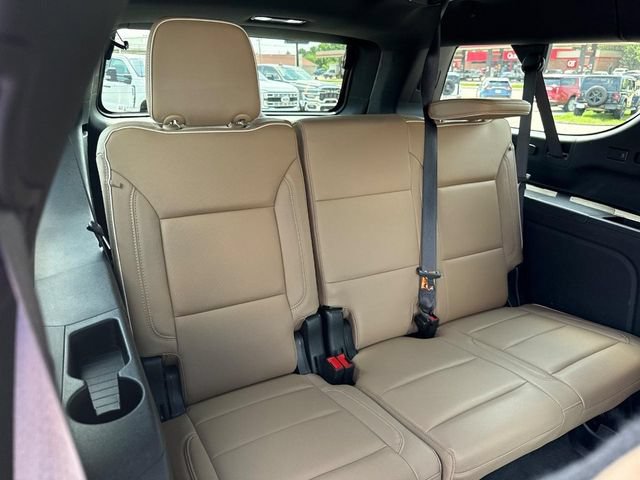Used 2023 Chevrolet Suburban Premier w/ Advanced Technology Package AWD/4WD image 15