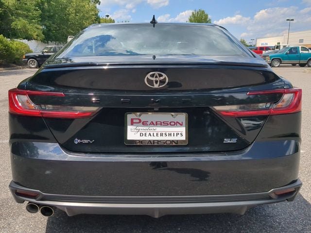 Used 2025 Toyota Camry SE FWD image 5