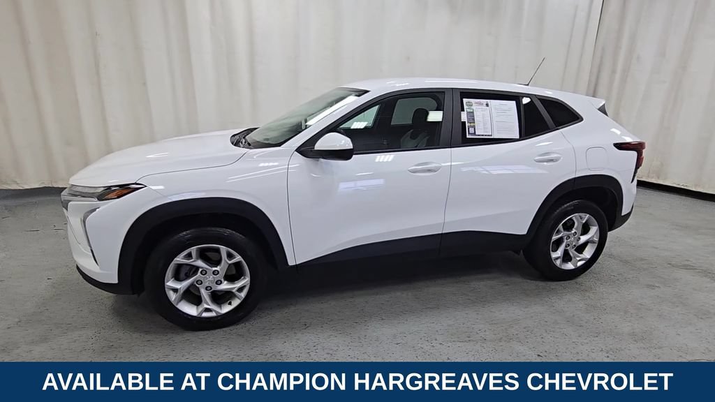 Used 2024 Chevrolet Trax LS w/ LS Convenience Package FWD image 5