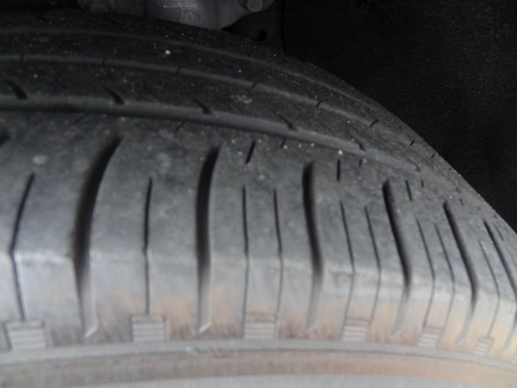 Used 2024 Ford Explorer XLT RWD image 16