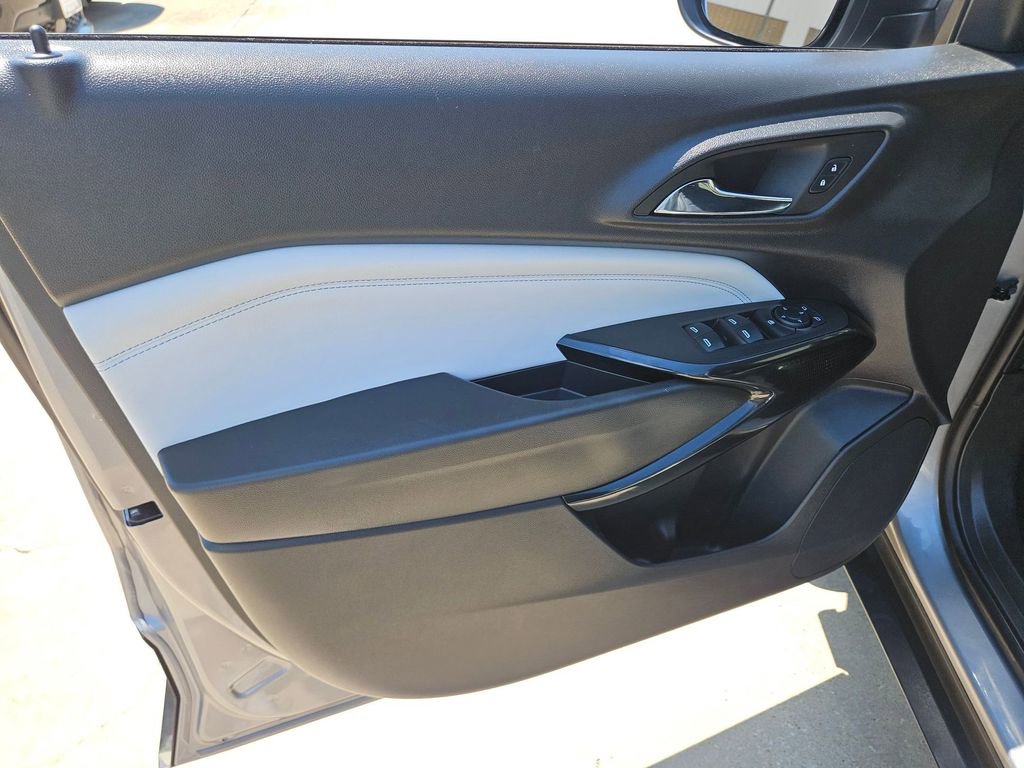 Used 2025 Chevrolet Trax LT w/ LT Convenience Package FWD image 10