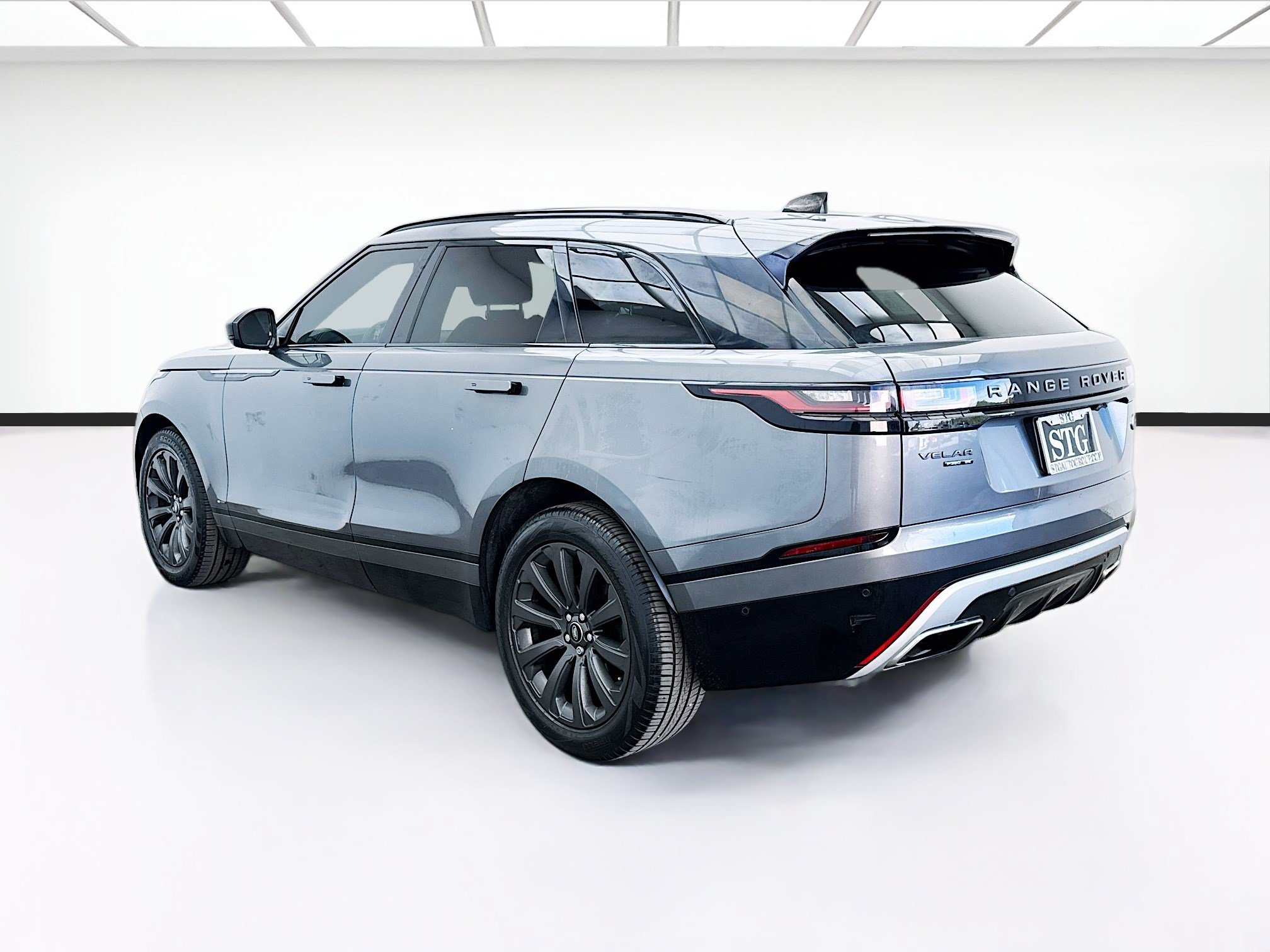Used 2018 Land Rover Range Rover Velar R-Dynamic SE AWD/4WD image 6