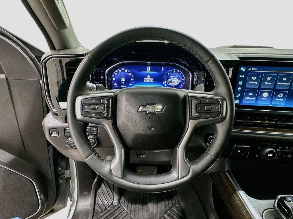Used 2024 Chevrolet Silverado 1500 LT Trail Boss w/ LT Trail Boss Premium Package AWD/4WD image 11
