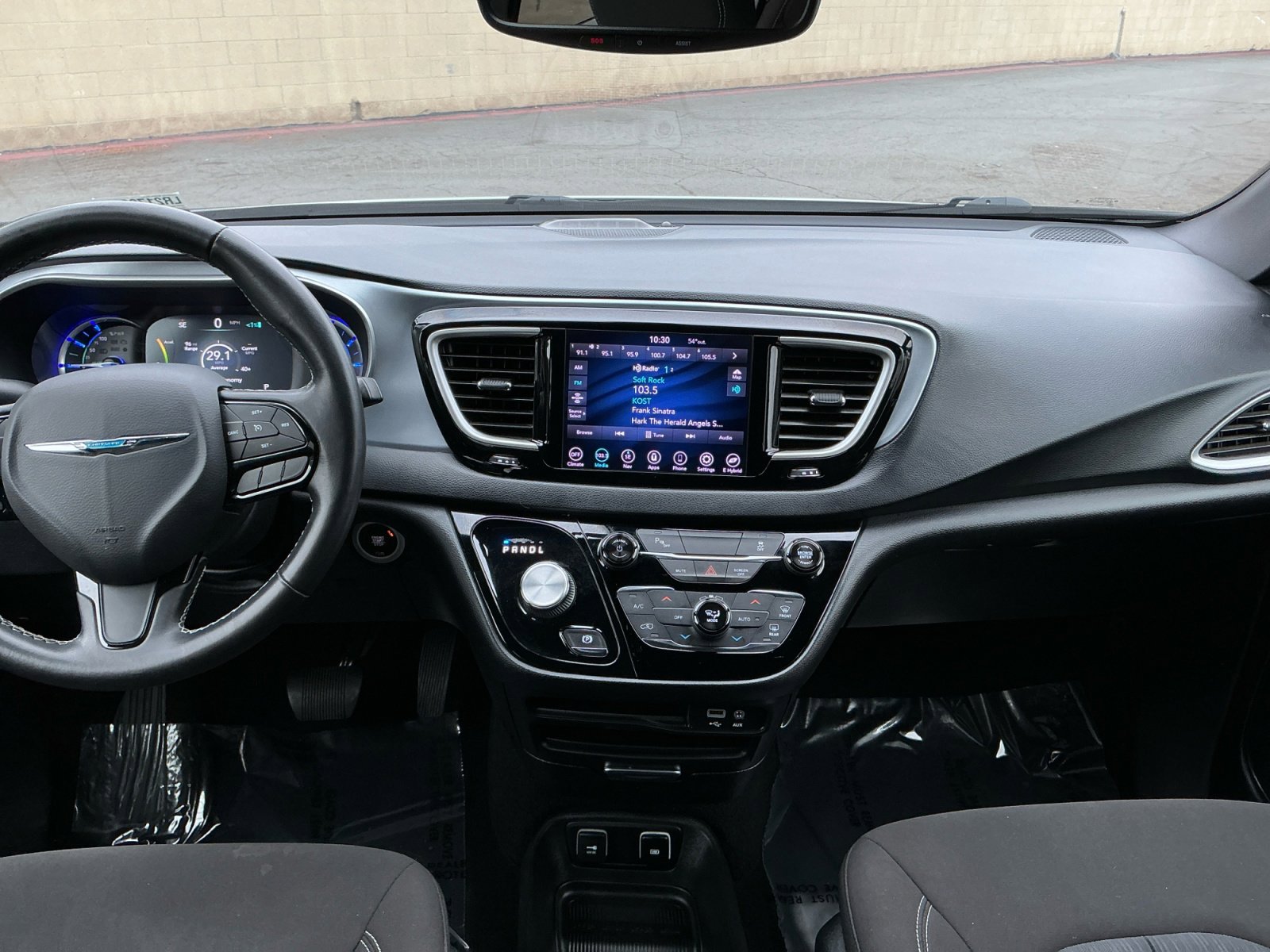 Used 2020 Chrysler Pacifica Touring w/ S Appearance Package image 16