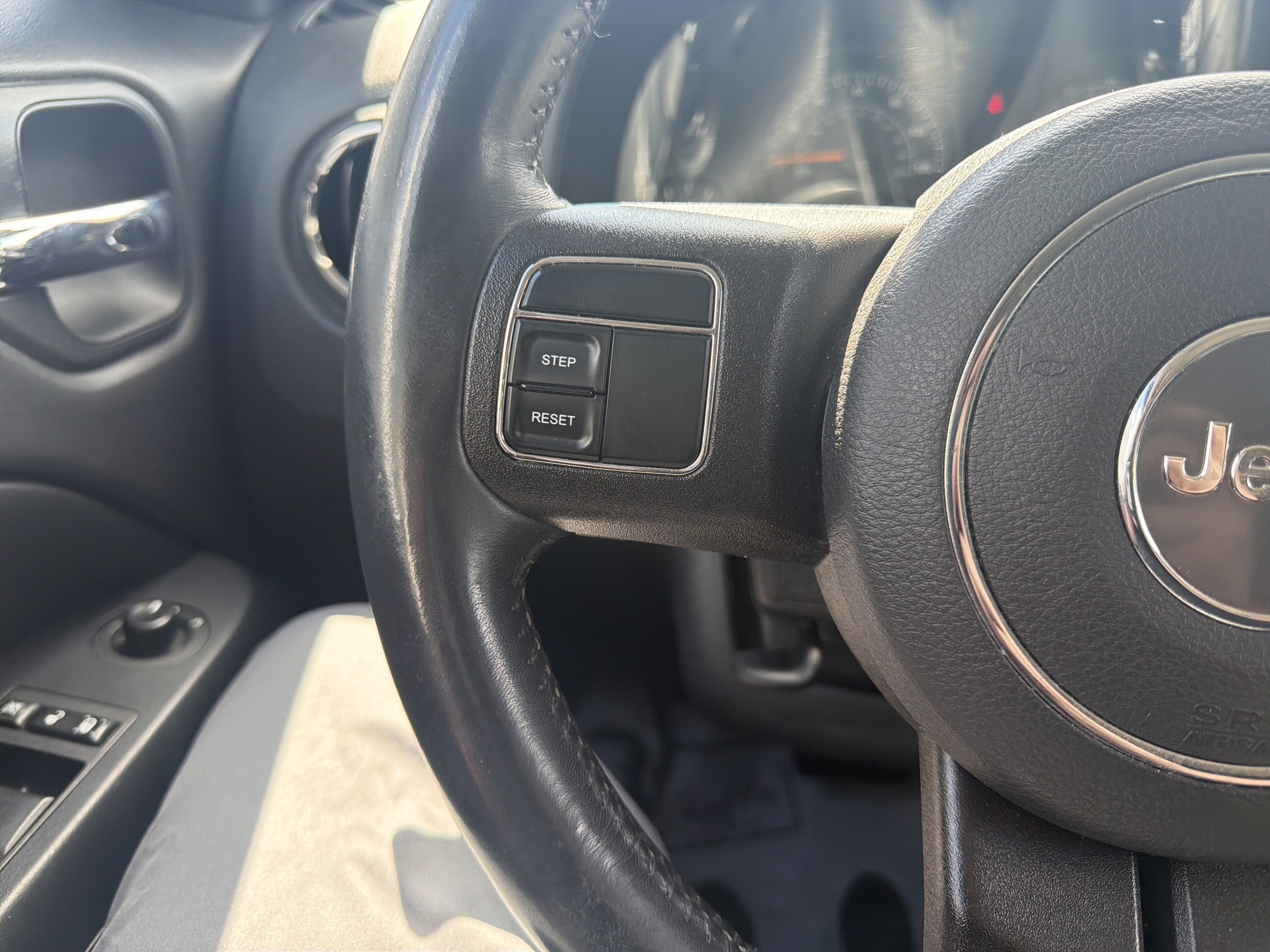 Used 2016 Jeep Patriot Latitude AWD/4WD image 21