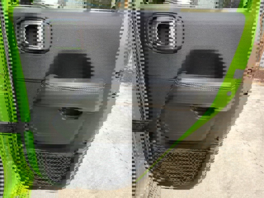 Used 2018 Jeep Wrangler Unlimited Sahara image 23